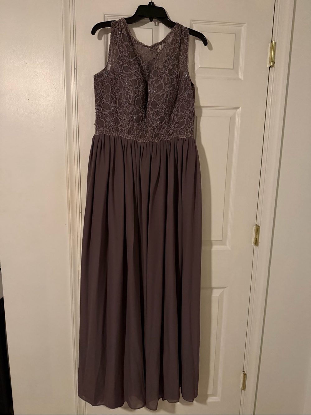 Sleeveless Lace Bodice Maxi Dress in Dusty Mauve